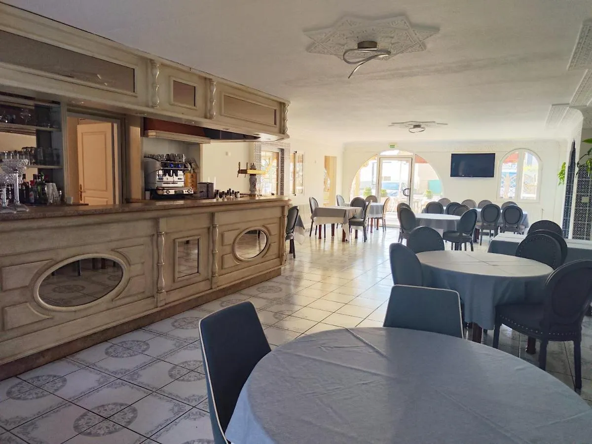 ** Hotel Hotel-Restaurant Le Commerce Nogaro Francie